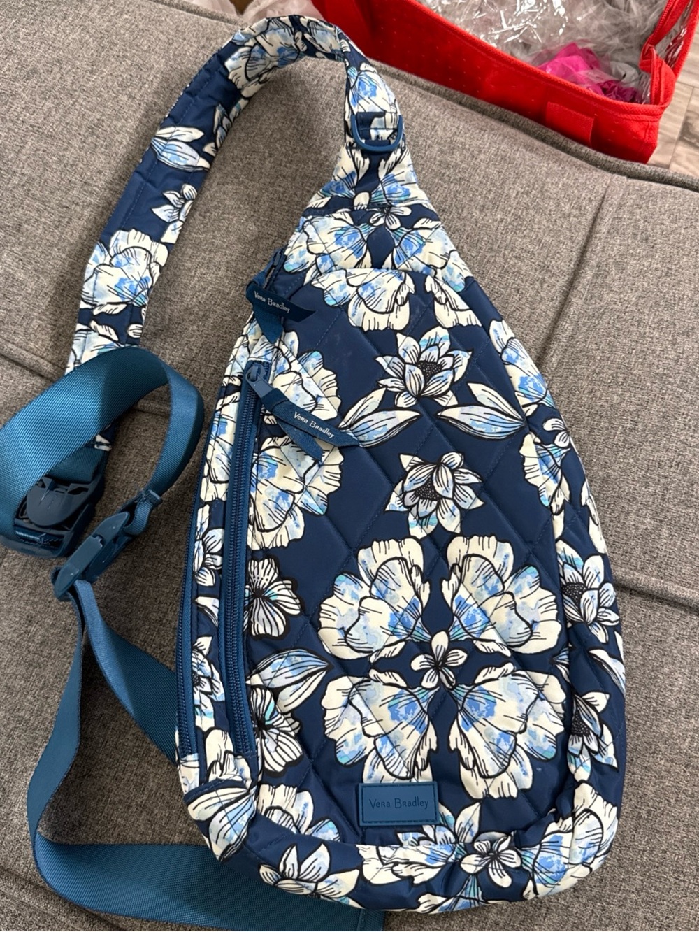Vera Bradley Ultralight Essential Slingbag Blue Floral One Arm Backpack Or Chest